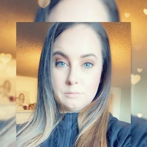 Meet your Posher, Caitlin